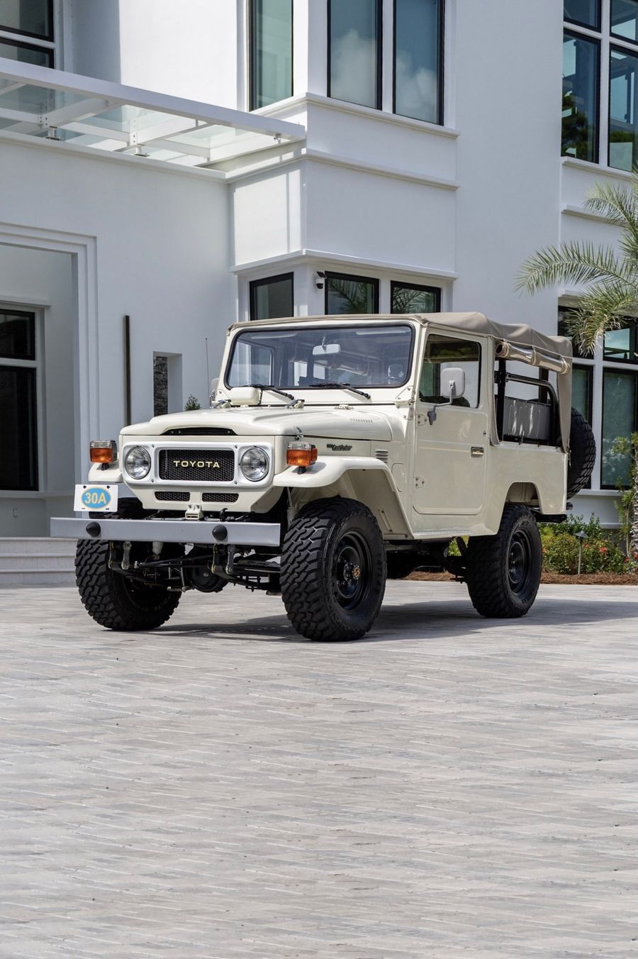 その他 FaB 1982 Toyota Land Cruiser FJ43 1,600-Hour Restoration Auction | SBX